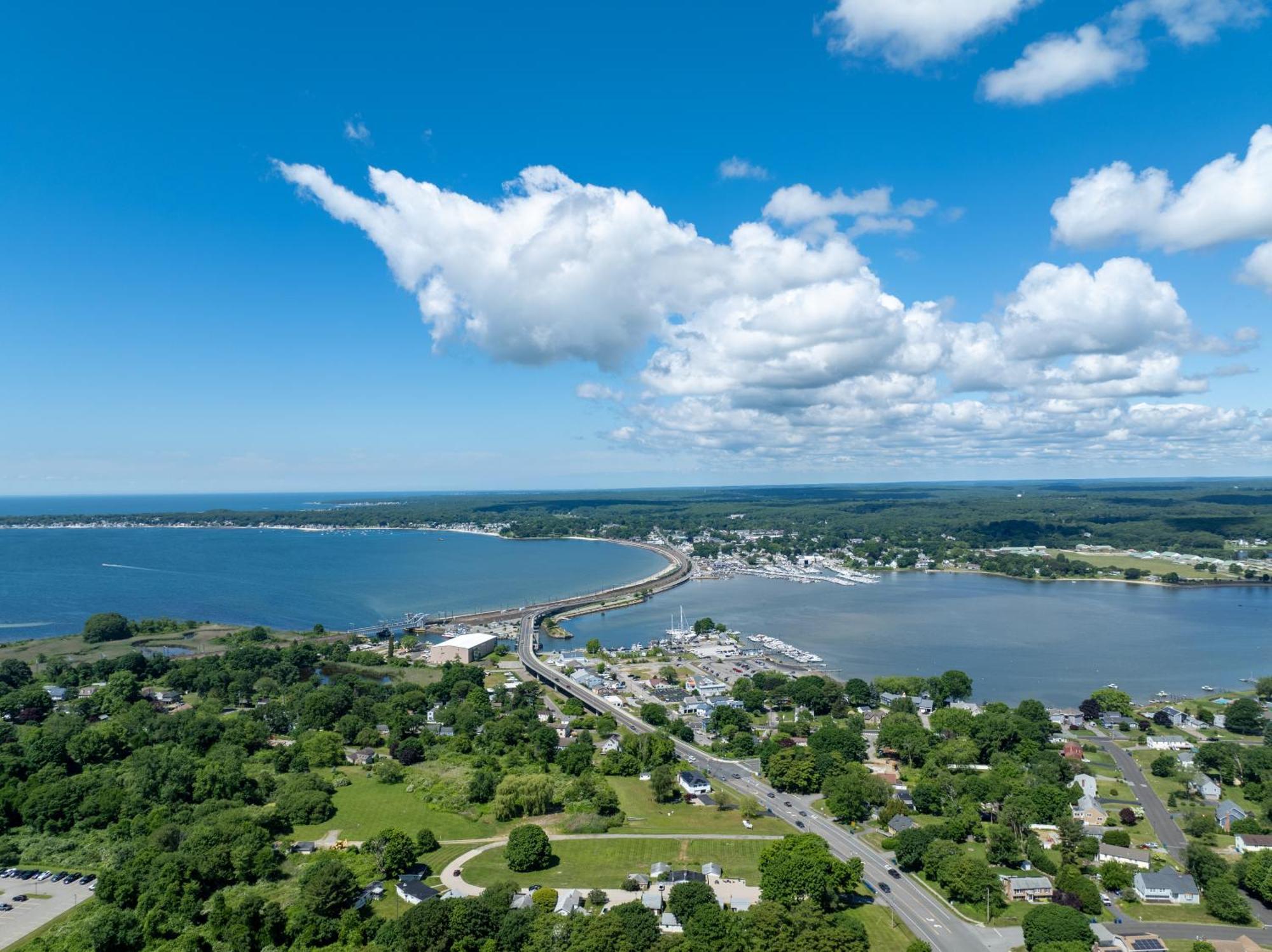 Marina Bay Cottages Waterford Экстерьер фото